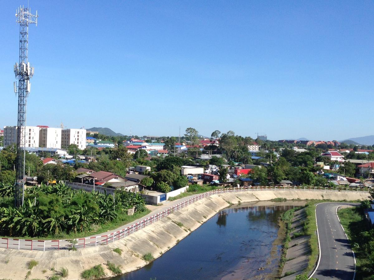 Modernbright Laemchabang Aparthotel Банг Ламунг Екстериор снимка