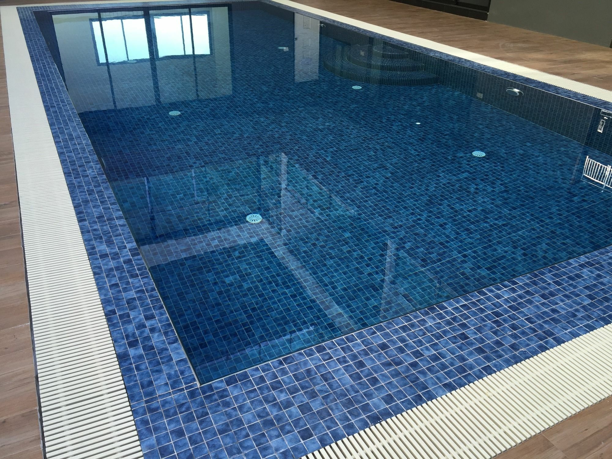 Modernbright Laemchabang Aparthotel Банг Ламунг Екстериор снимка