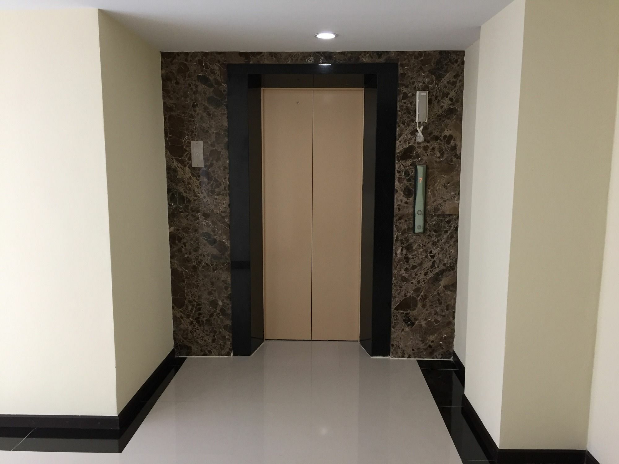 Modernbright Laemchabang Aparthotel Банг Ламунг Екстериор снимка