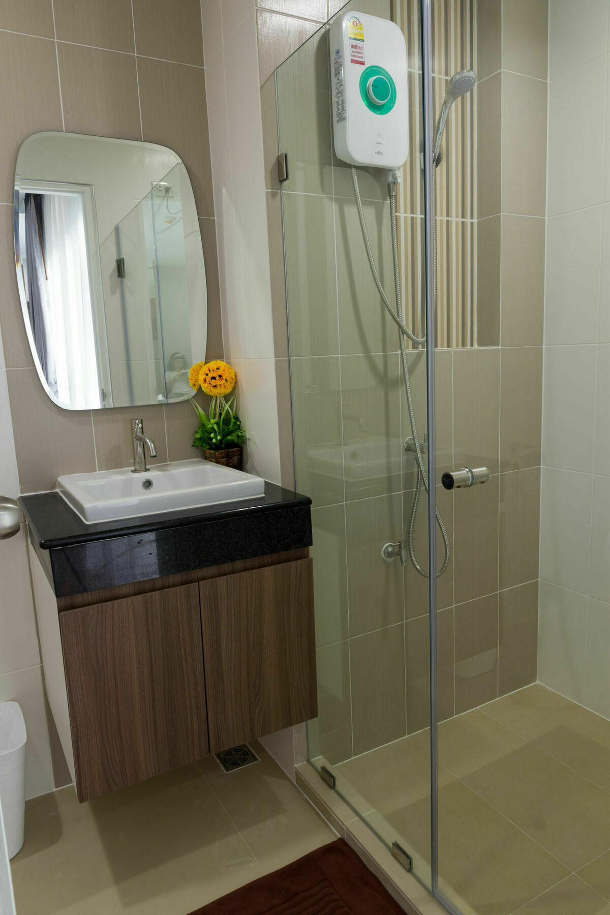 Modernbright Laemchabang Aparthotel Банг Ламунг Екстериор снимка